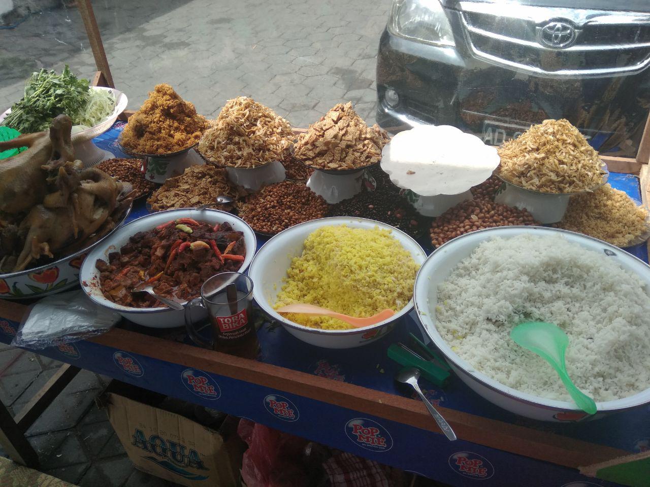  Nasi Gurih  Sekaten Makanan Legendaris Yang Laris Manis 